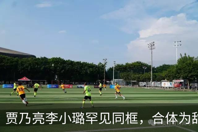 贾乃亮李小璐罕见同框，合体为甜馨庆祝14岁生日，甜馨模样变化好大